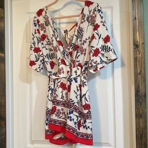 Row•a floral romper size XL never worn